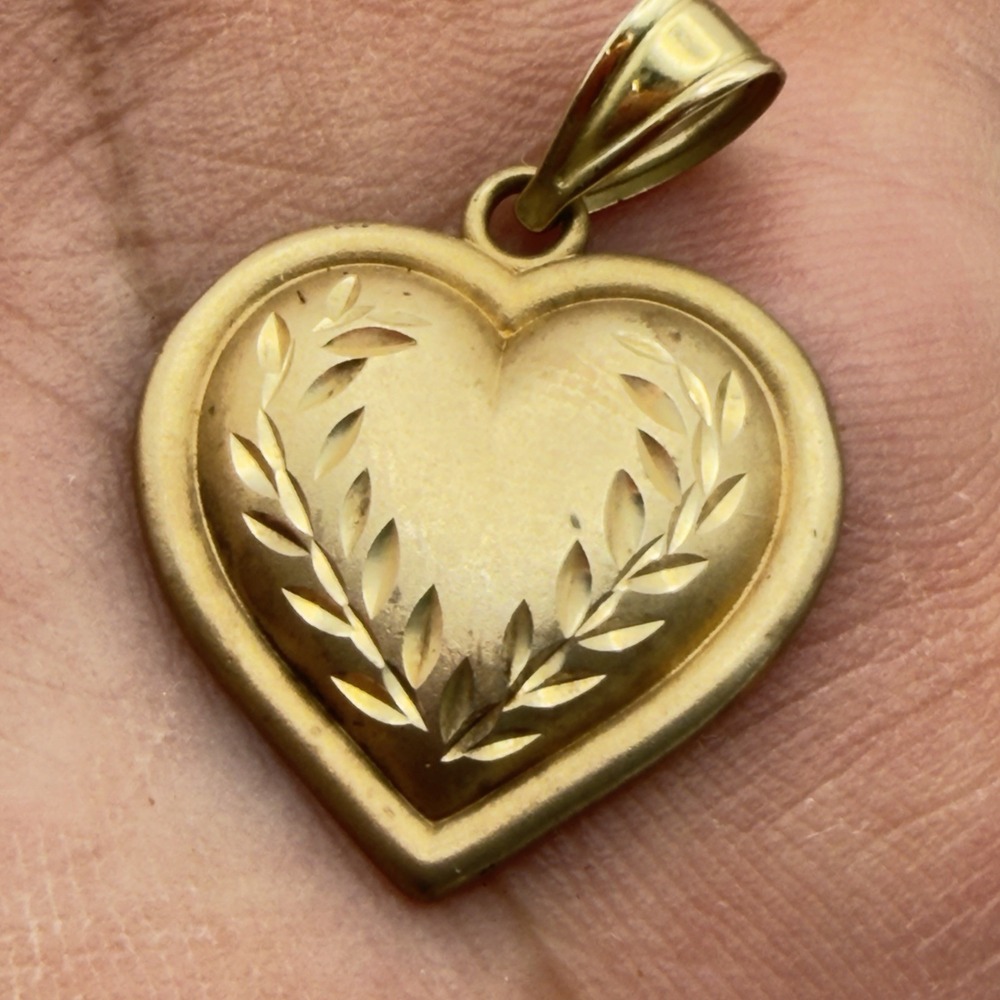 Vtg MA 10k Yellow Gold Etched Puffy Heart Pendant Victorian Style 1.16 Grams